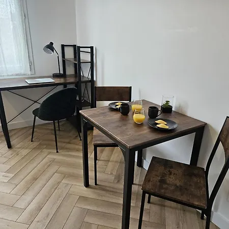 Cosy Avec Espace De Travail Victor Hugo * أنغوليم